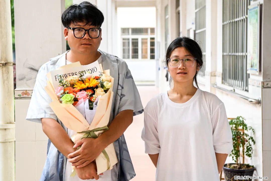 全网追的“扁担女孩”,找了一份暑假工,时薪12元 - 来宾生活资讯 - 来宾28生活网 lb.28life.com